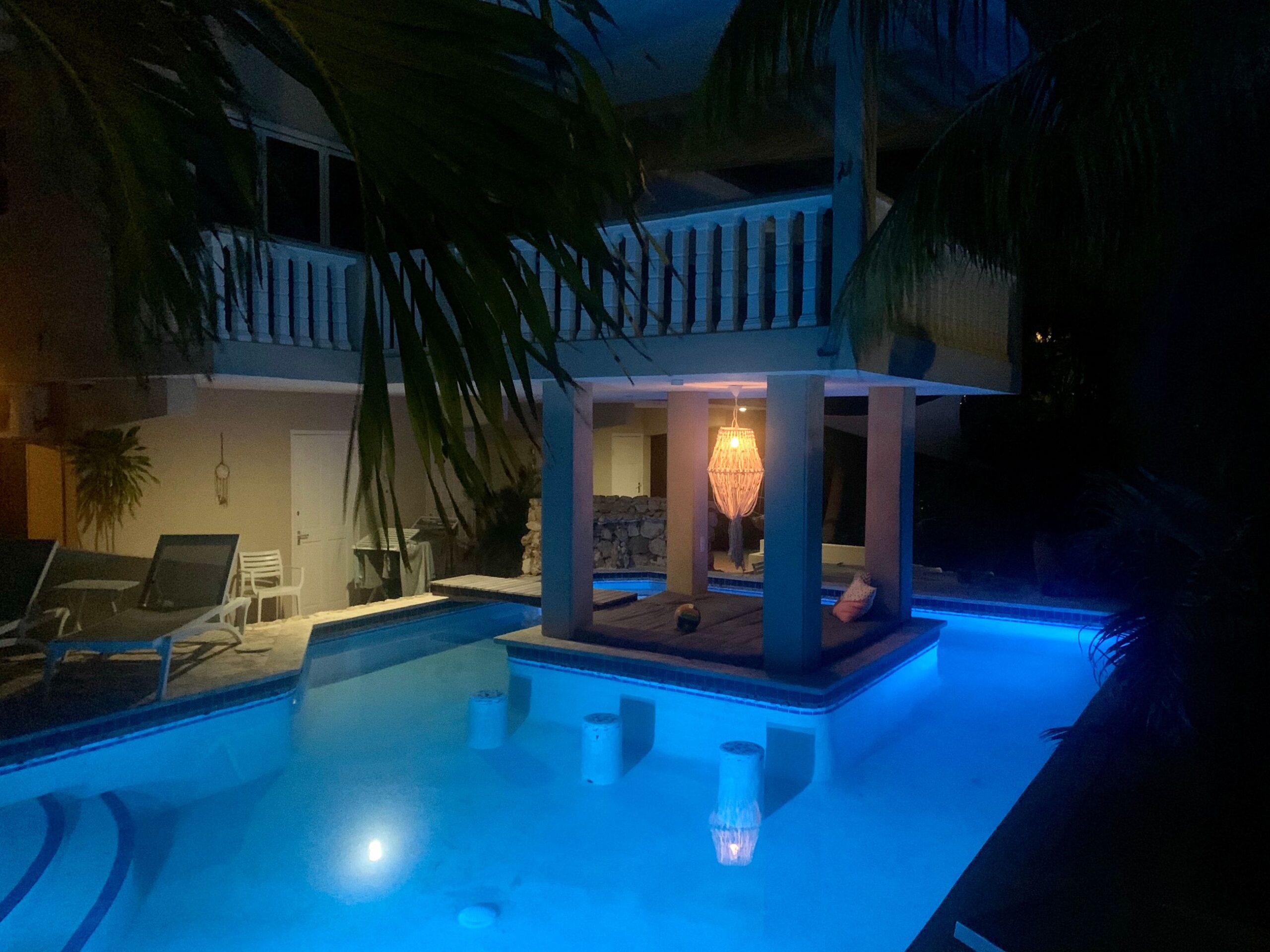 Beleef Curacao zwembad