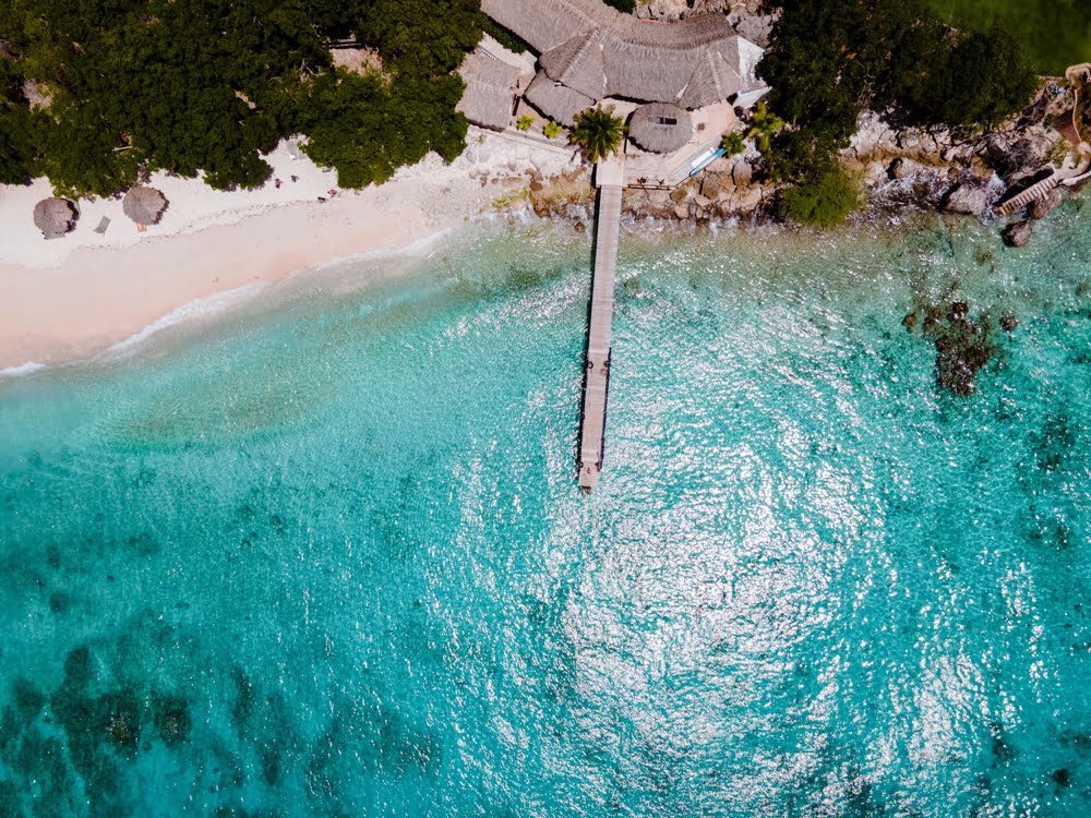 Luchtfoto playa Kalki Curacao