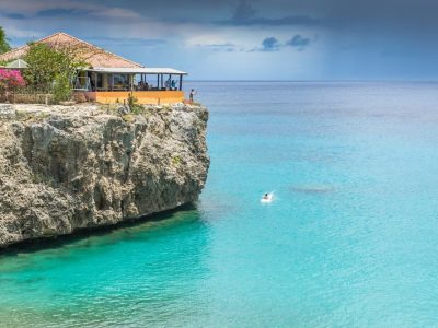 rots bij Playa Forti